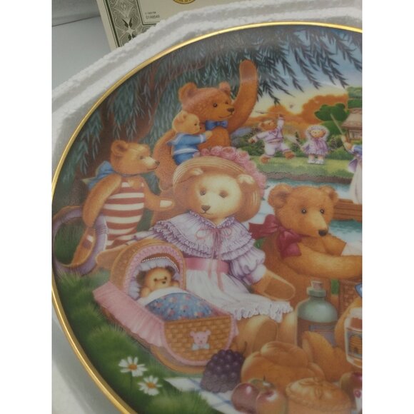 Collector's Plate - TEDDY BEAR PICNIC by CAROL LAWSON - Franklin Mint - Picture 4 of 8
